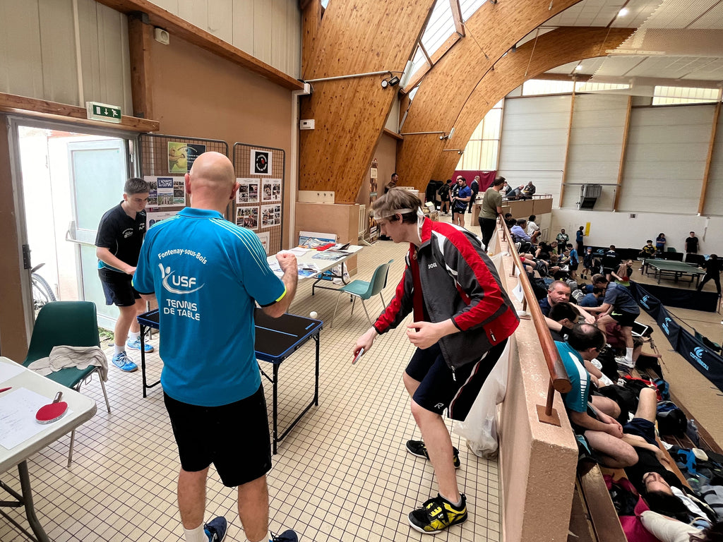 Stand au tournoi de Tennis de Table à Villecresnes